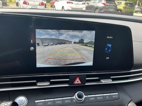 New 2025 Hyundai Elantra Limited image 22