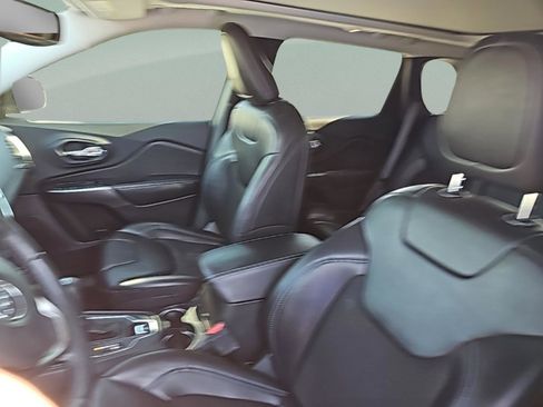 Used 2019 Jeep Cherokee Latitude Plus w/ Comfort/Convenience Group image 27