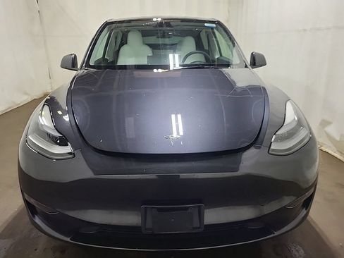 Used 2024 Tesla Model Y Long Range AWD/4WD image 2