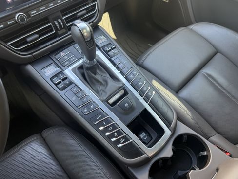 Certified 2021 Porsche Macan Turbo AWD/4WD image 29