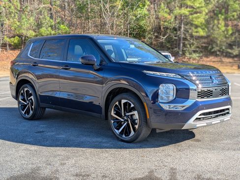 Used 2023 Mitsubishi Outlander SE image 11