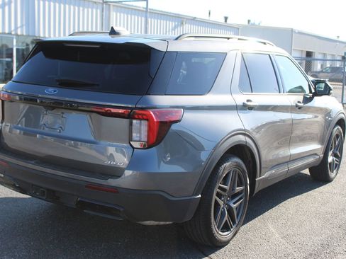 Used 2025 Ford Explorer ST-Line w/ ST-Line Street Pack image 6