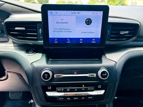 Used 2020 Ford Explorer XLT image 34