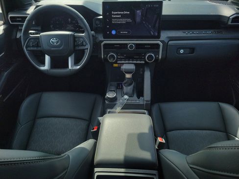 Used 2025 Toyota Tacoma Limited image 12