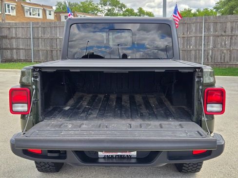 Used 2021 Jeep Gladiator Willys image 11