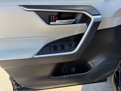 Certified 2019 Toyota RAV4 XLE FWD image 27