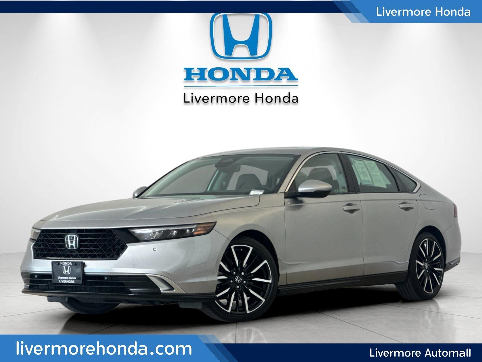 Used 2024 Honda Accord Touring image 1