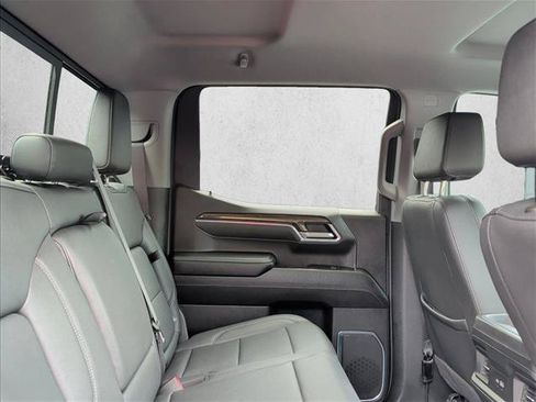 Used 2025 Chevrolet Silverado 1500 LT Trail Boss w/ Convenience Package II AWD/4WD image 21