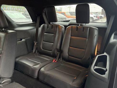 Used 2018 Ford Explorer XLT w/ Equipment Group 202A AWD/4WD image 22