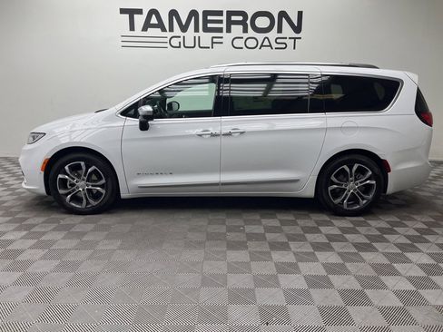 New 2026 Chrysler Pacifica Pinnacle image 2