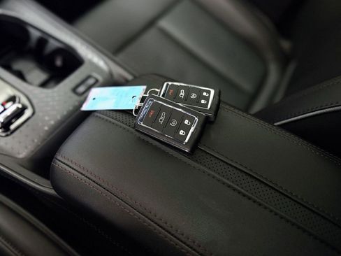 Used 2025 Jeep Wagoneer S Limited w/ Comfort Package image 24