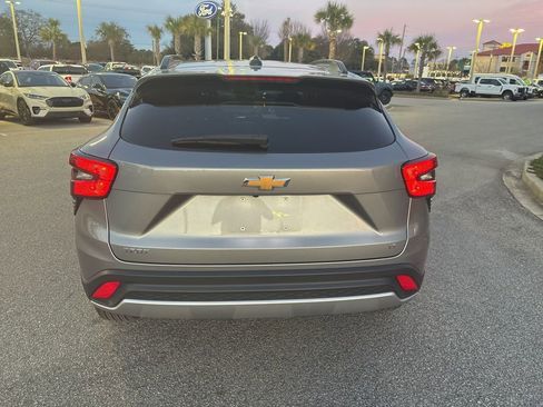 Used 2025 Chevrolet Trax LT image 4