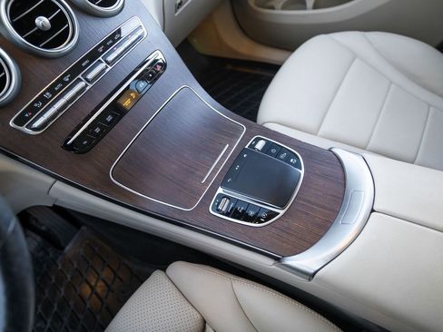 Used 2021 Mercedes-Benz GLC 300 GLC 300 w/ Premium Package image 25