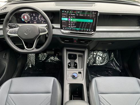 New 2026 Volkswagen Tiguan SE image 12