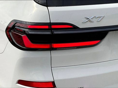 Used 2024 BMW X7 xDrive40i w/ M Sport Package AWD/4WD image 23