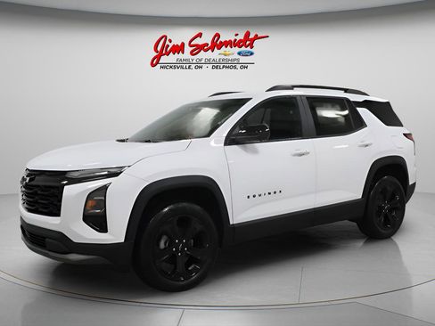 New 2026 Chevrolet Equinox LT w/ Convenience Package II FWD image 2