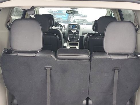 Used 2016 Chrysler Town & Country Touring-L w/ Driver Convenience Group image 7