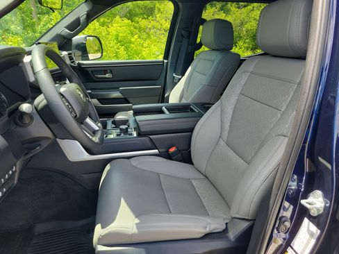 Used 2025 Toyota Tundra SR5 w/ SR5 Premium Package AWD/4WD image 14
