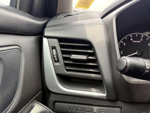 Used 2024 Nissan Rogue S AWD/4WD image 40
