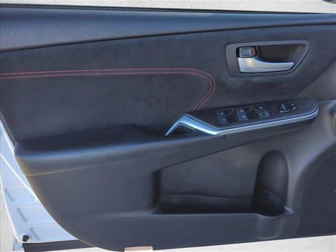 Used 2017 Toyota Camry XSE image 7