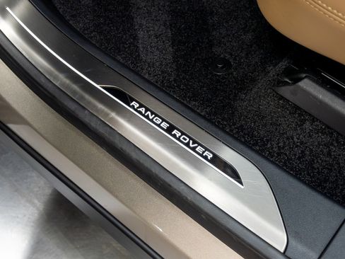 Used 2025 Land Rover Range Rover SE AWD/4WD image 61
