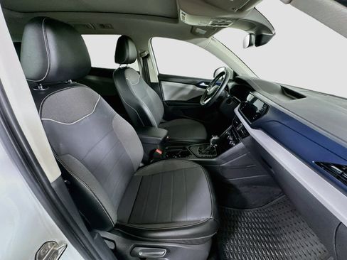 Used 2023 Volkswagen Taos SE w/ Panoramic Sunroof Package FWD image 30