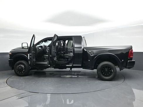 Used 2025 RAM 3500 Limited AWD/4WD image 69