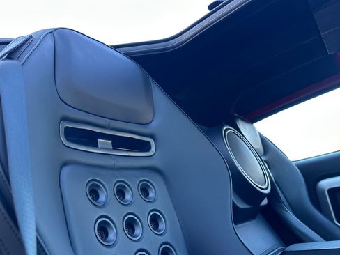 Used 2006 Ford GT Base image 17