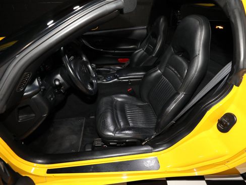 Used 2000 Chevrolet Corvette Coupe w/ Memory Pkg RWD image 57