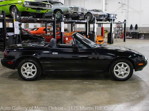 Used 1994 MAZDA MX-5 Miata RWD image 9