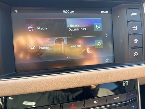 Used 2017 Jaguar XF Premium image 17