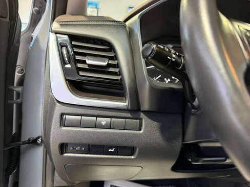 Used 2021 Nissan Rogue SL w/ Premium Package image 19