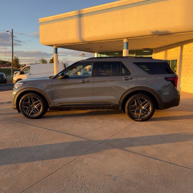 Used 2026 Ford Explorer ST w/ Sun And Sound Package AWD/4WD image 2