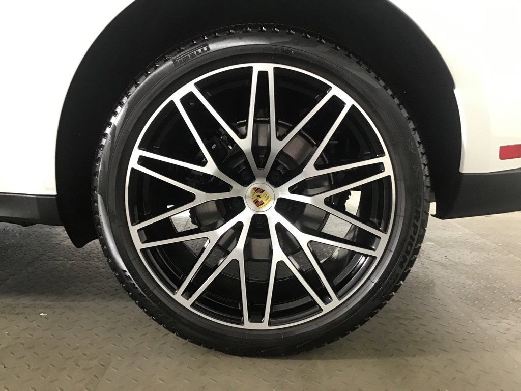 Certified 2026 Porsche Macan AWD/4WD image 12