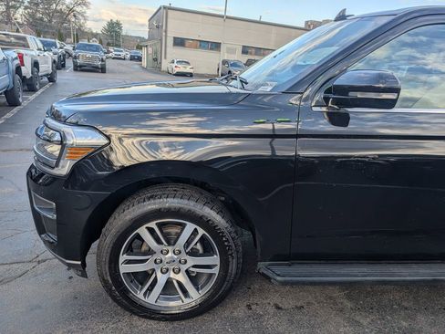 Used 2024 Ford Expedition Limited AWD/4WD image 2