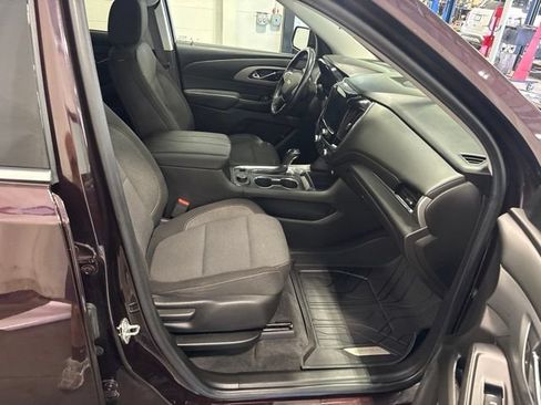 Used 2020 Chevrolet Traverse LT w/ Driver Confidence II Package AWD/4WD image 39