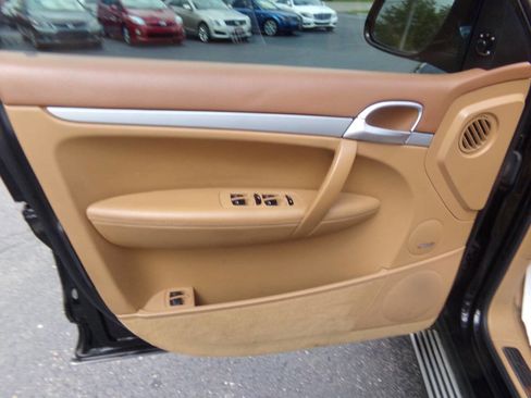 Used 2005 Porsche Cayenne S image 11