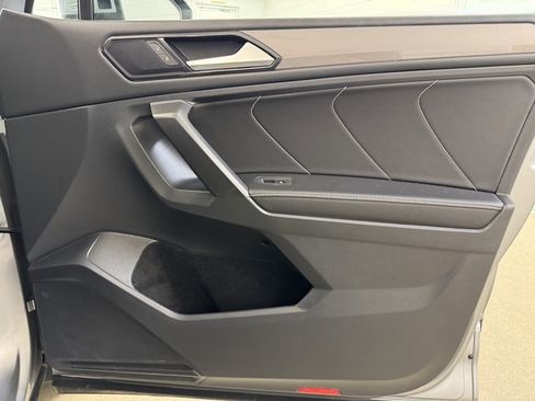 Used 2022 Volkswagen Tiguan SE image 29