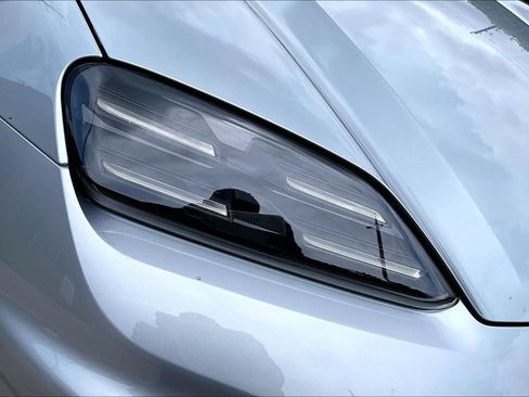 Used 2025 Porsche Macan 4 Electric AWD/4WD image 39