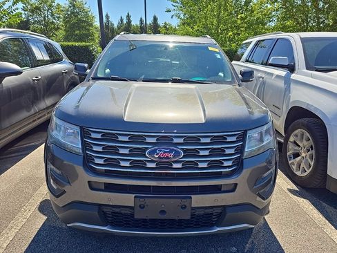 Used 2016 Ford Explorer XLT w/ Equipment Group 202A FWD image 3