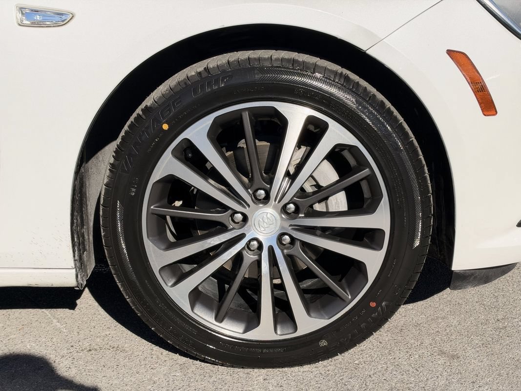 Used 2018 Buick Regal Essence w/ Driver Confidence Package #1 FWD image 25