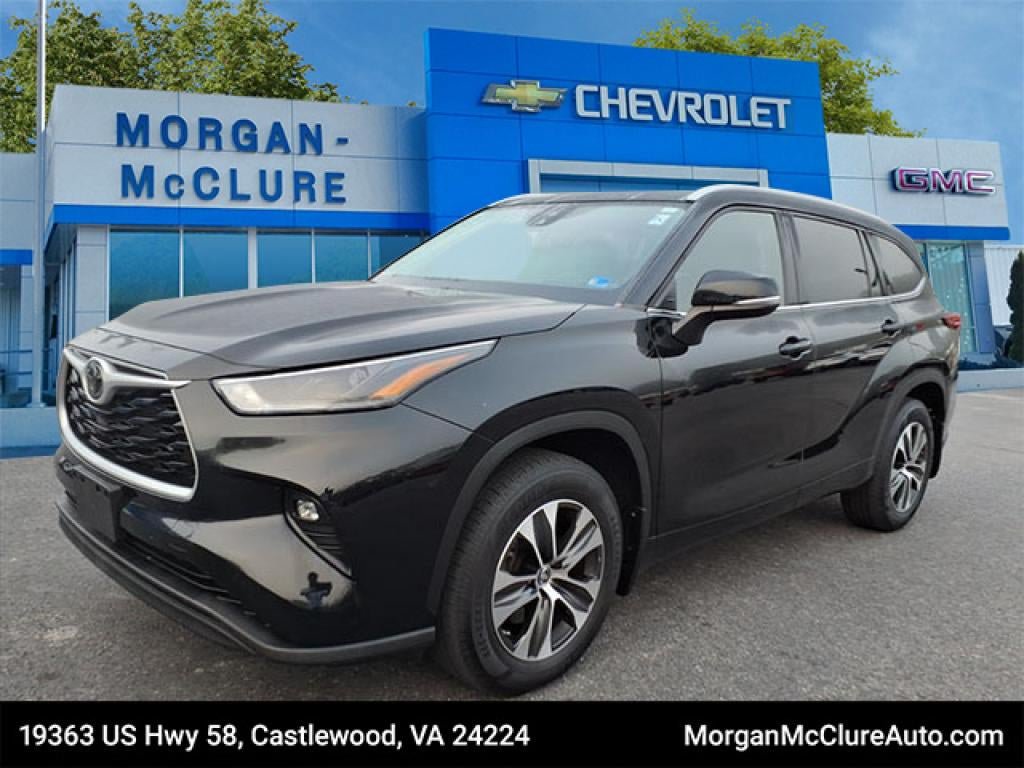 Used 2022 Toyota Highlander XLE AWD/4WD image 1