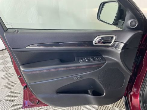 Used 2017 Jeep Grand Cherokee Trailhawk AWD/4WD image 14