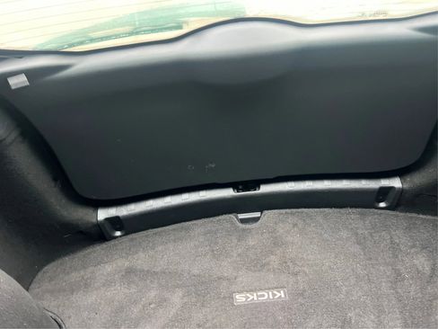 Used 2019 Nissan Kicks SV FWD image 30