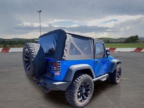 Used 2016 Jeep Wrangler Rubicon w/ Connectivity Group AWD/4WD image 3
