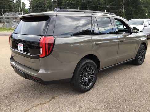 New 2027 Ford Expedition Platinum w/ Stealth Appearance Package AWD/4WD image 9