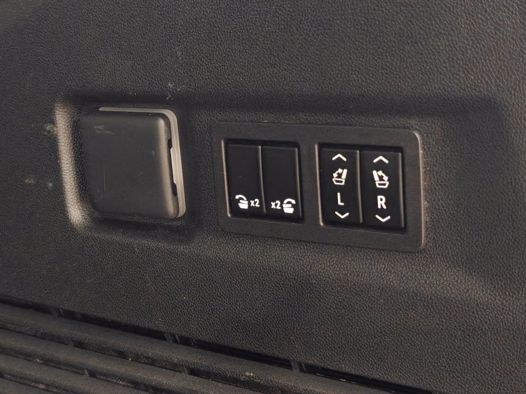Used 2023 GMC Yukon XL Denali AWD/4WD image 40