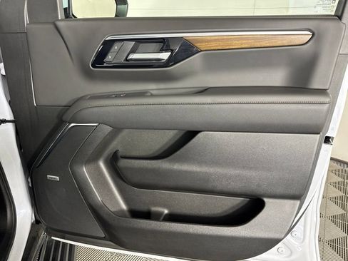 Certified 2026 Chevrolet Suburban High Country AWD/4WD image 58
