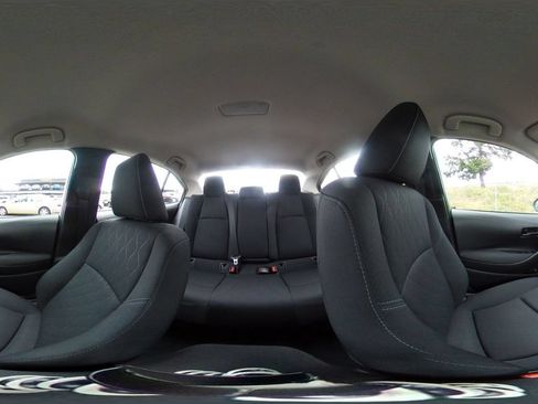 Used 2025 Toyota Corolla LE FWD image 37