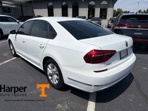 Used 2018 Volkswagen Passat 2.0T S w/ Driver Assistance Package FWD image 3
